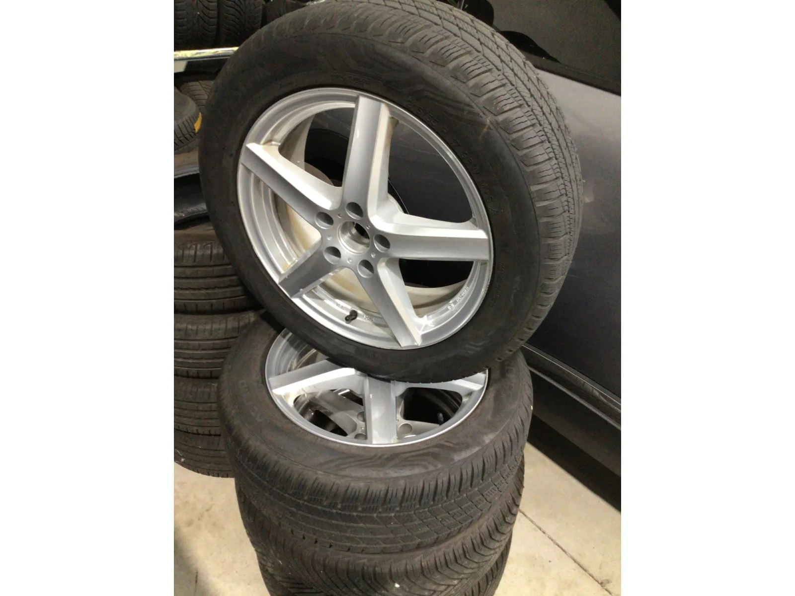 Jantes alu + Pneus hiver 17 215/55 R17 98W - Photo 1