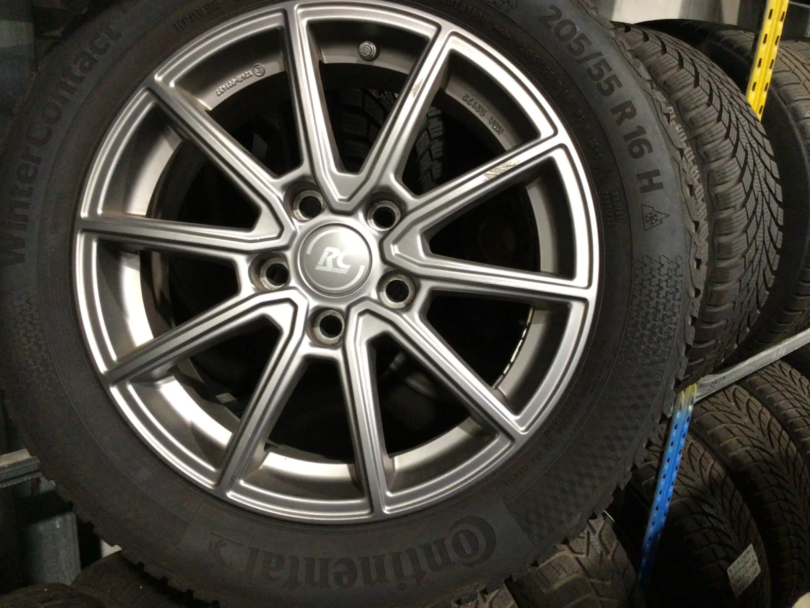 Jantes alu + Pneus hiver 16 205/55 R16 91H - Photo 1