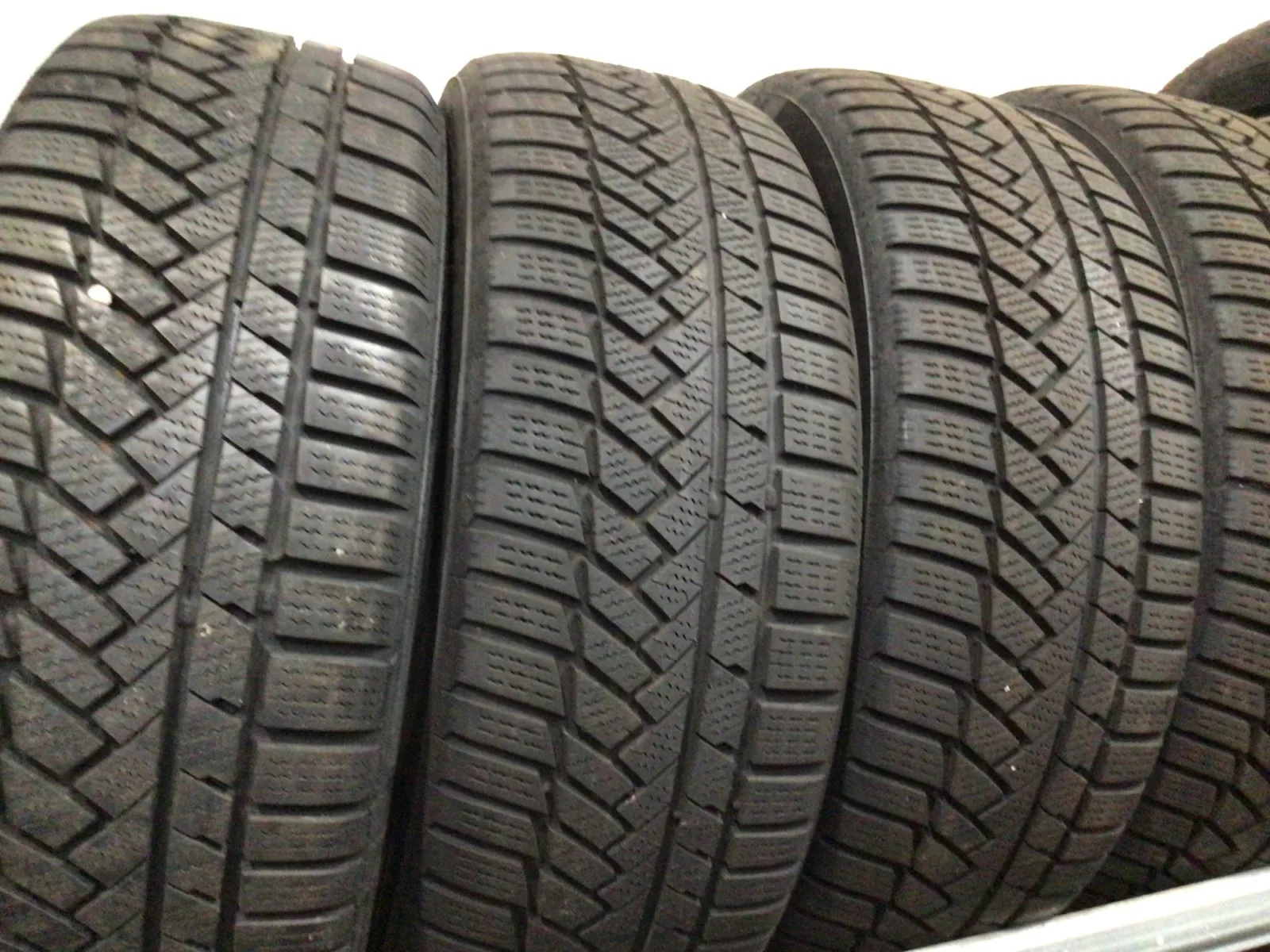 Jantes alu + Pneus hiver 17 205/50 R17 93V - Photo 1