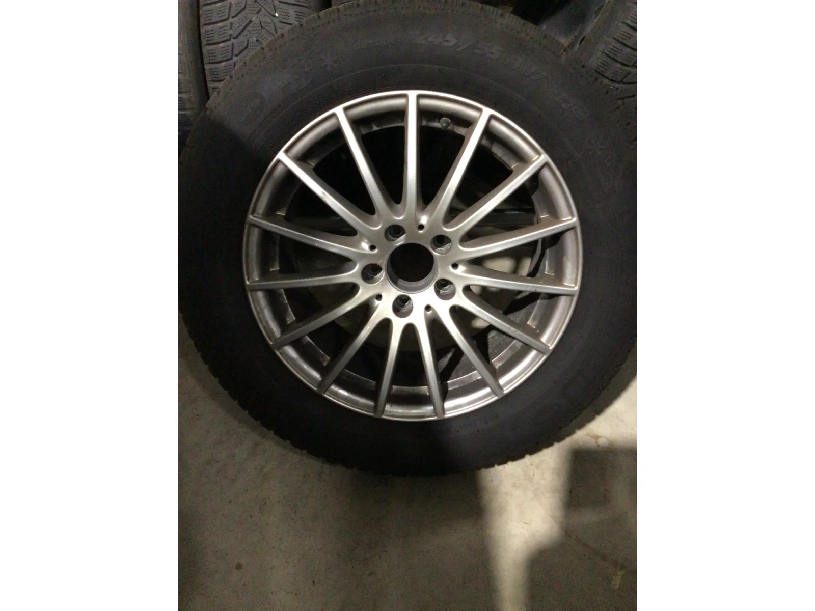 Jantes alu + Pneus hiver 17 245/55 R17 - Photo 1