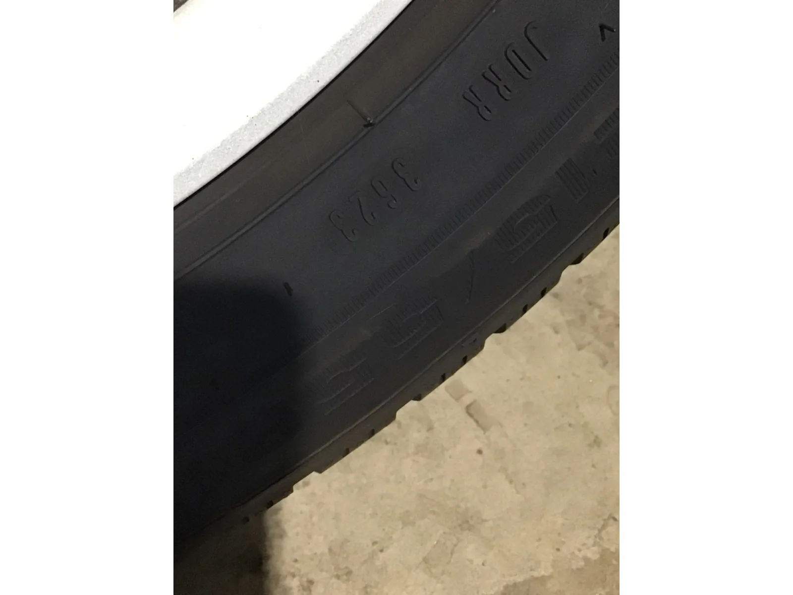 Jantes alu + Pneus hiver 17 215/55 R17 98V - Photo 1