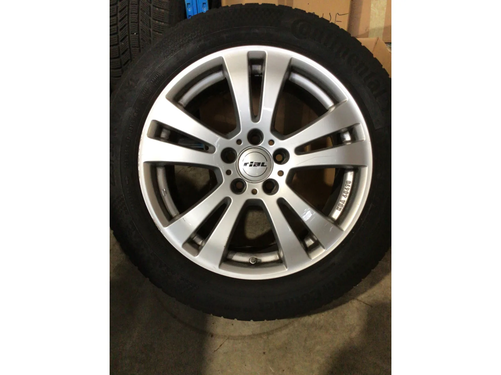Jantes alu + Pneus hiver 17 225/55 R17 101V - Photo 1