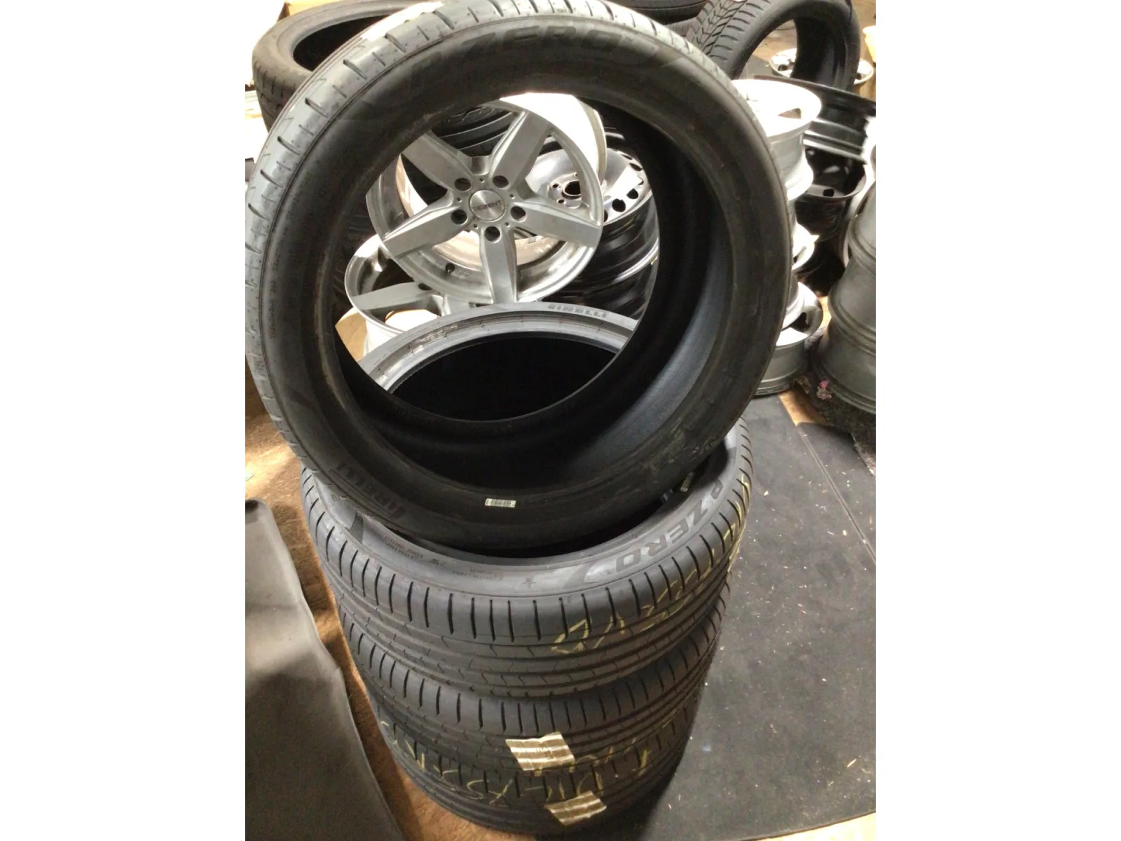 Pneus été 19 275/35 R19 100Y - Photo 1