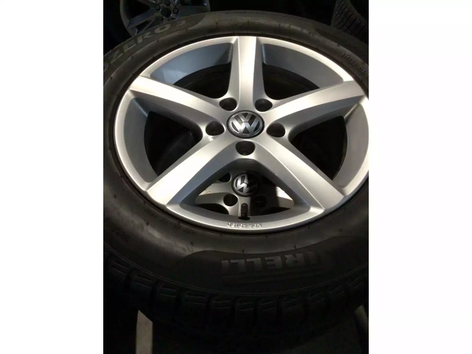 Jantes alu + Pneus hiver 16 215/60 R16 99H - Photo 1