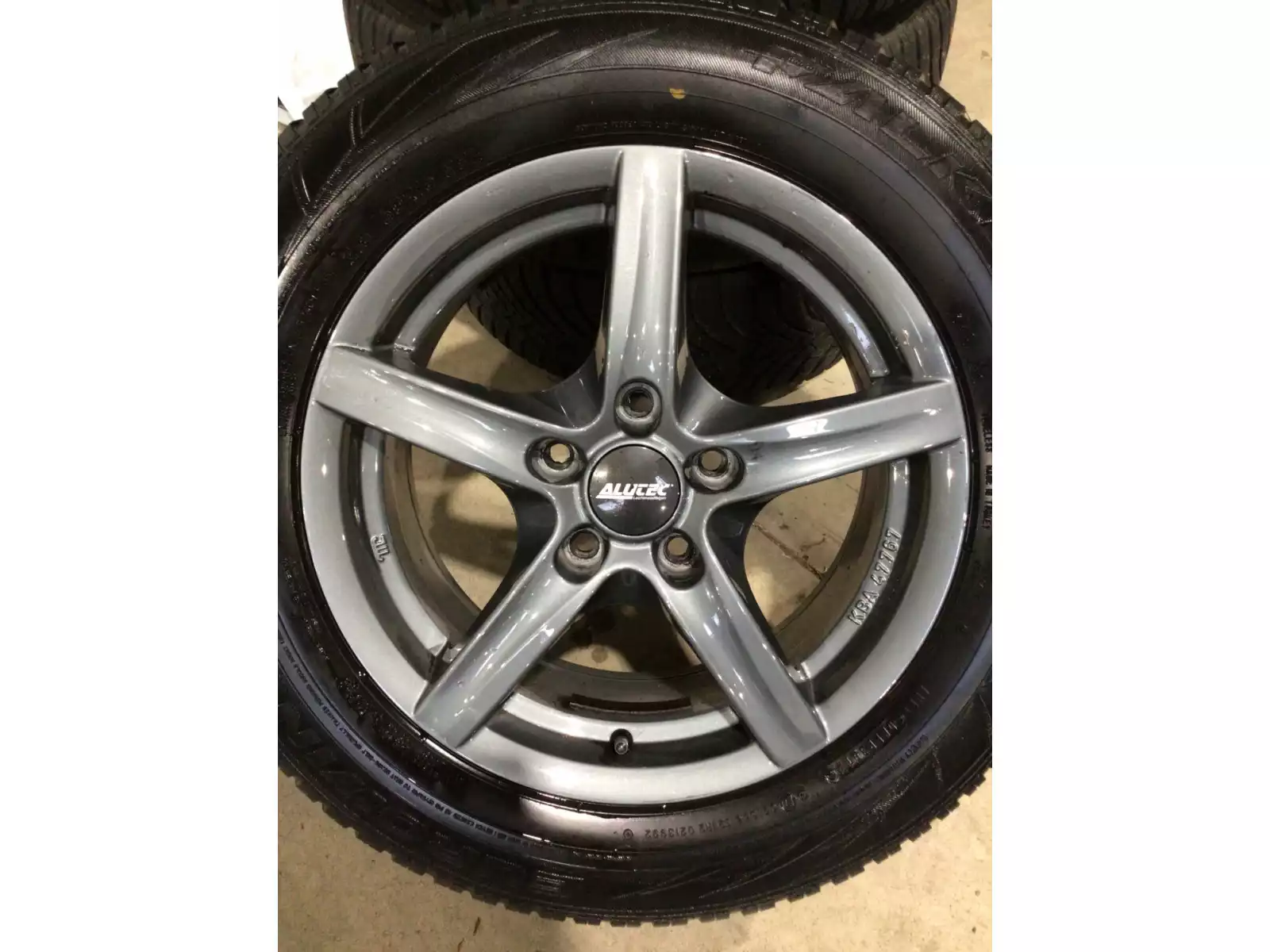 Jantes alu + Pneus hiver 16 215/60 R16 99H - Photo 1