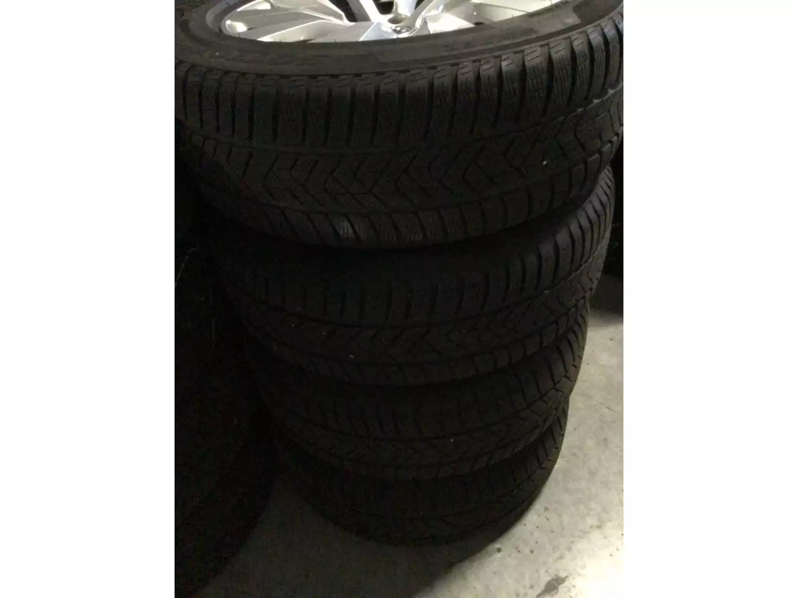 Jantes alu + Pneus hiver 18 225/55 R18 102V - Photo 1