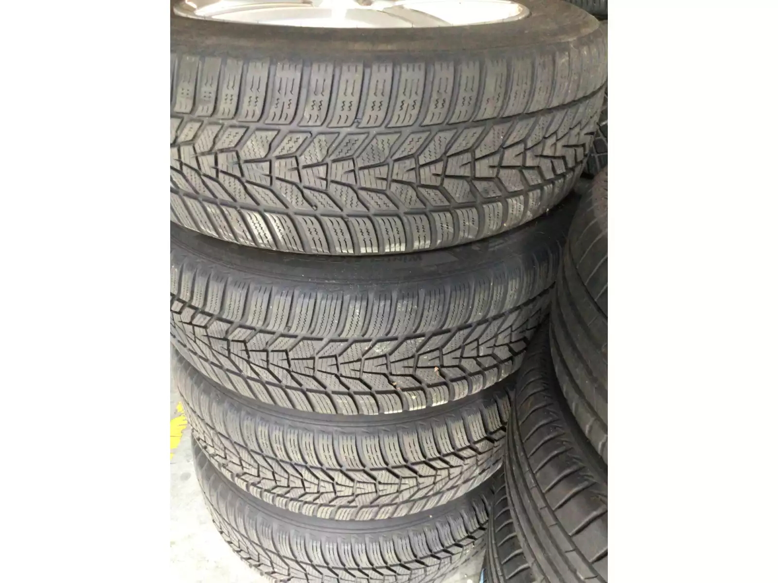 Jantes alu + Pneus hiver 18 235/60 R18 107H - Photo 1