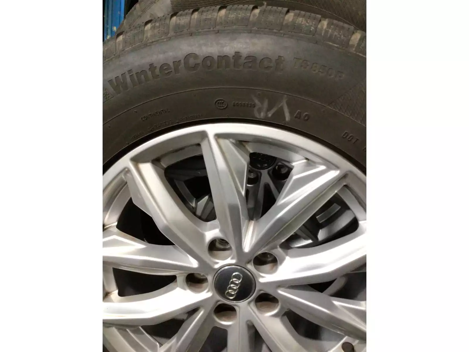 Jantes alu + Pneus hiver 17 235/65 R17 104H - Photo 1