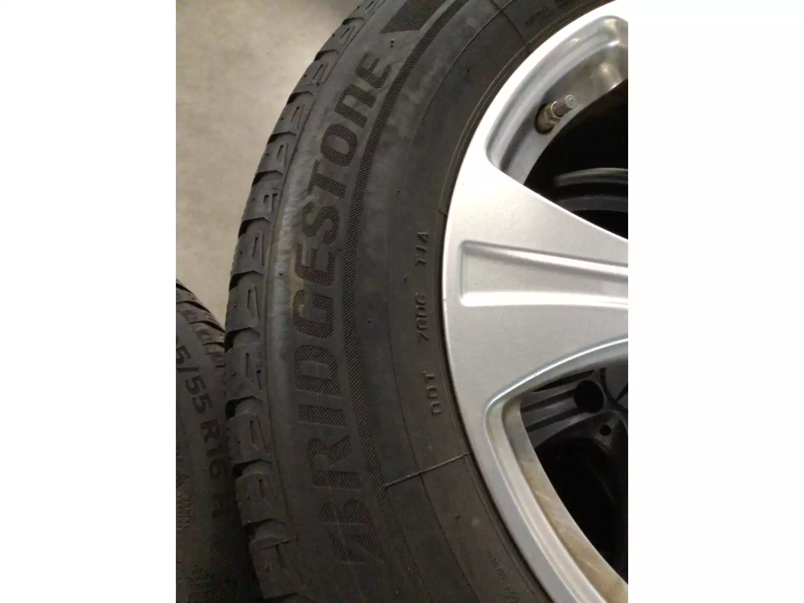 Jantes alu + Pneus hiver 18 235/60 R18 103H - Photo 1