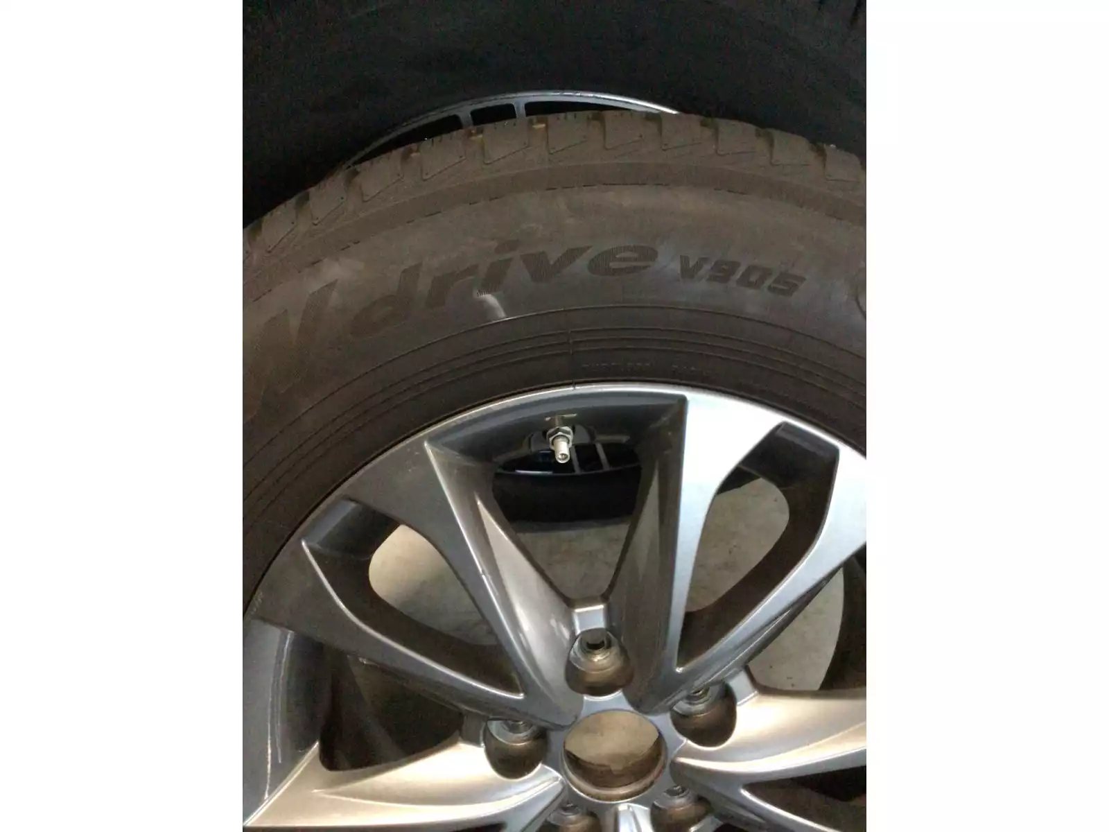 Jantes alu + Pneus hiver 16 215/70 R16 100T - Photo 1