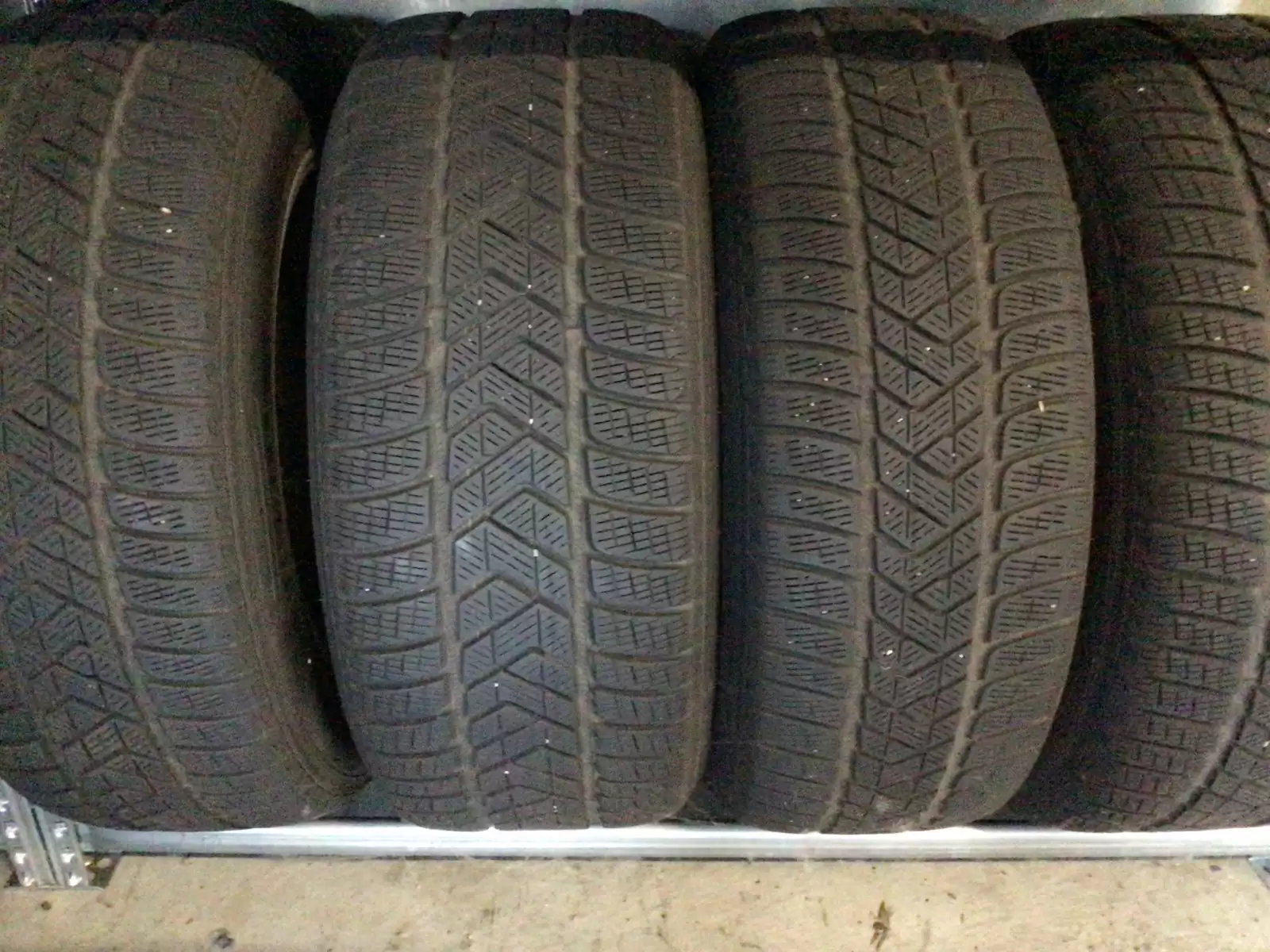Jantes alu + Pneus hiver 18 255/55 R18 105V - Photo 1