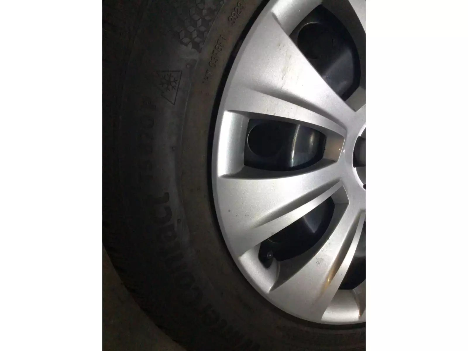 Jantes acier + Pneus hiver 17 215/65 R17 99H - Photo 1