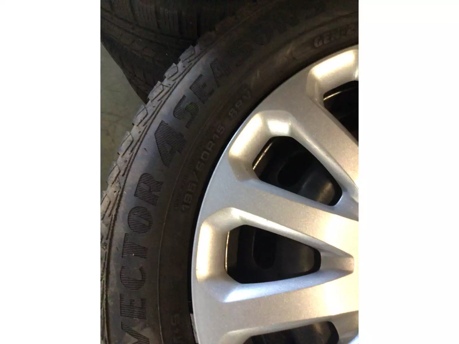 Jantes acier + Pneus toutes saisons 15 195/60 R15 88V - Photo 1