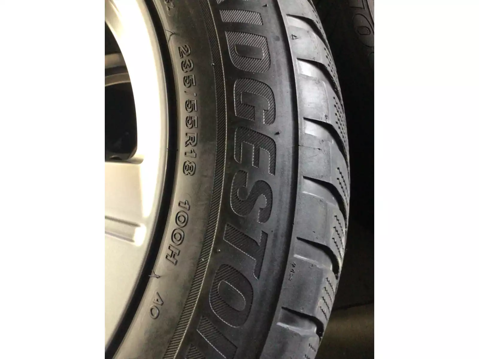Jantes alu + Pneus hiver 18 235/55 R18 100H - Photo 1