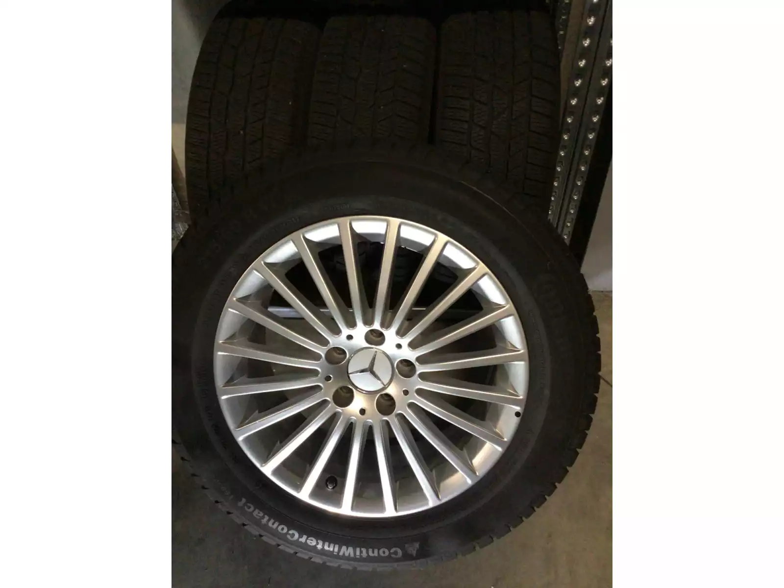Jantes alu + Pneus hiver 17 215/65 R17 96H - Photo 1