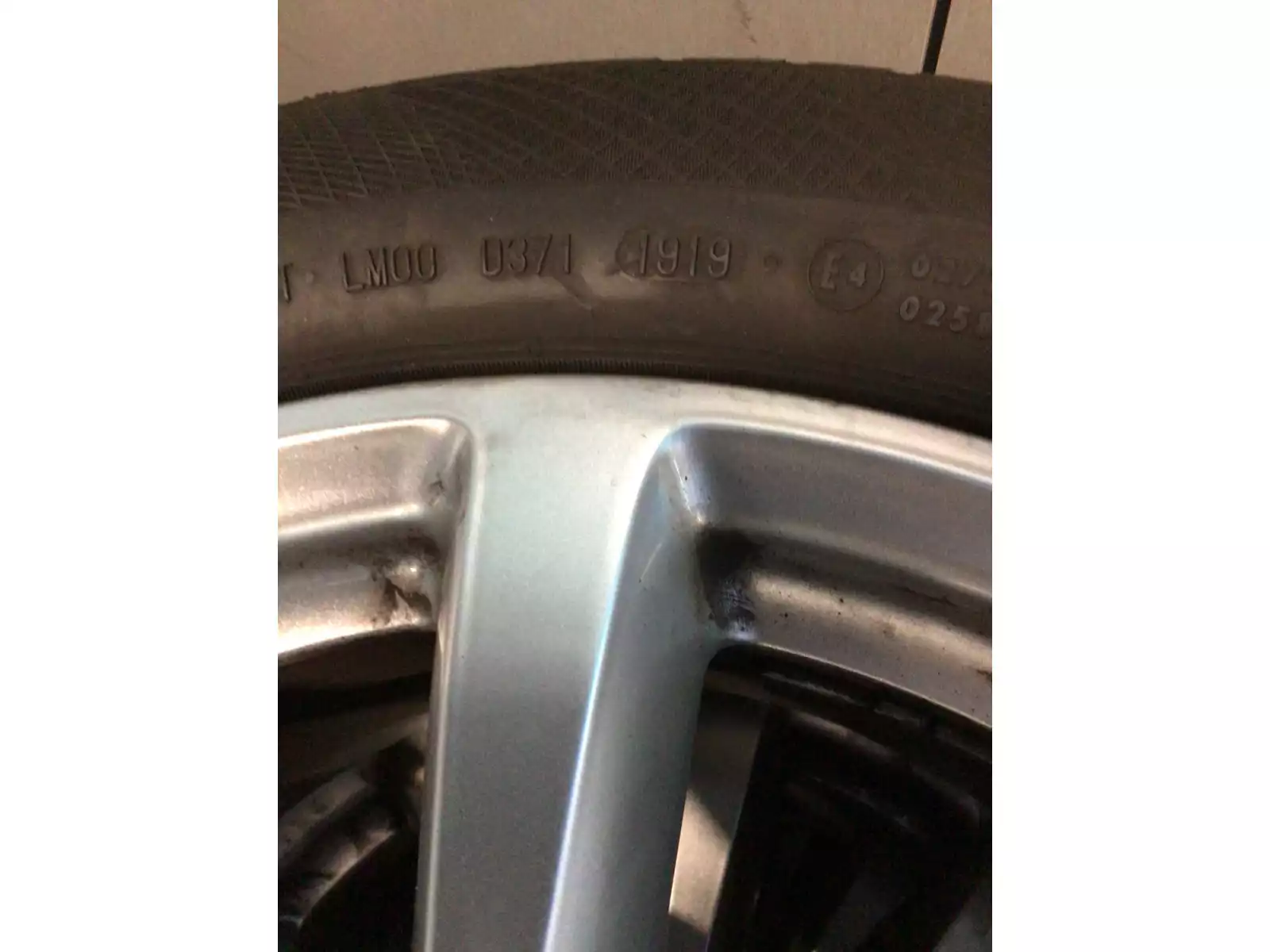 Jantes alu + Pneus hiver 17 225/55 R17 97H - Photo 1
