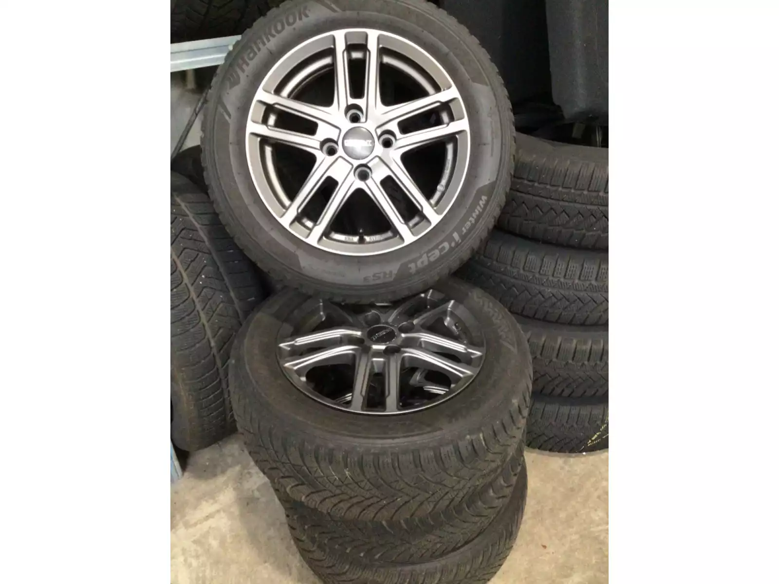 Jantes alu + Pneus hiver 15 195/60 R15 88T - Photo 1