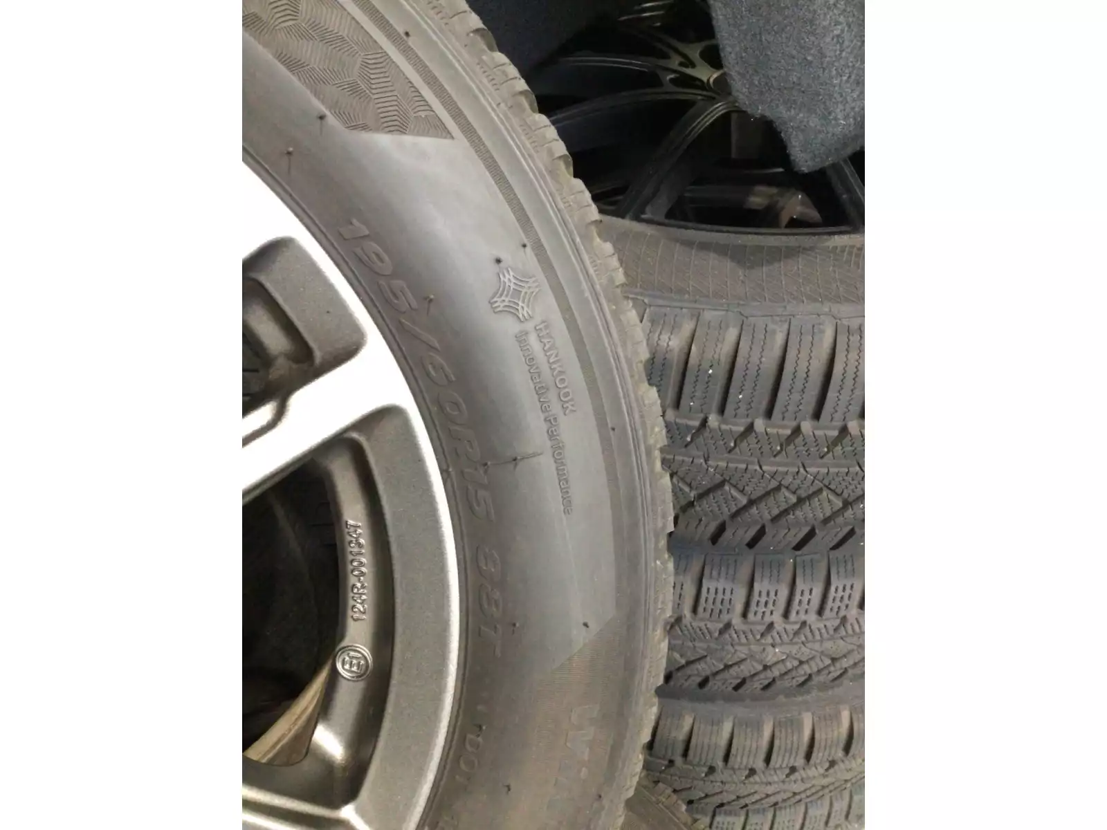 Jantes alu + Pneus hiver 15 195/60 R15 88T - Photo 1