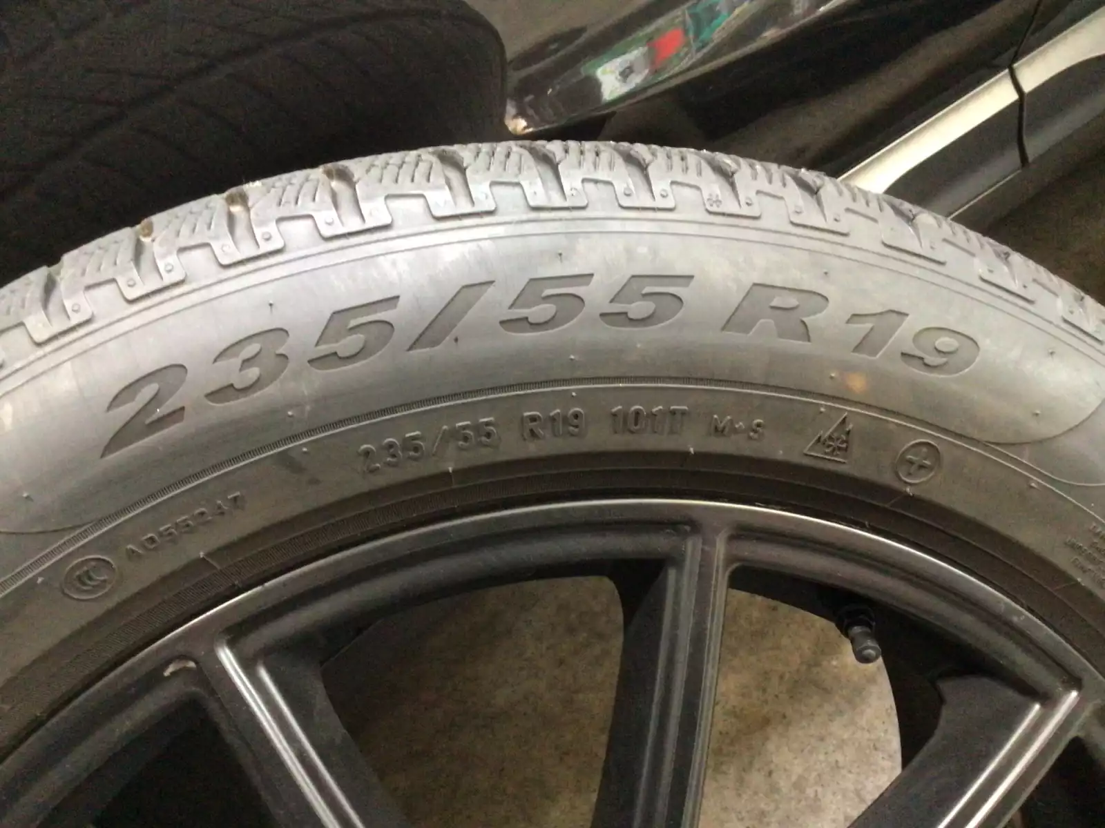Jantes alu + Pneus hiver 19 255/50 R19 103T - Photo 1