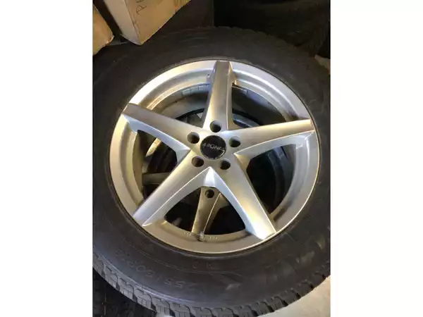 Jantes alu + Pneus hiver 18 255/60 R18 112H - Photo 1