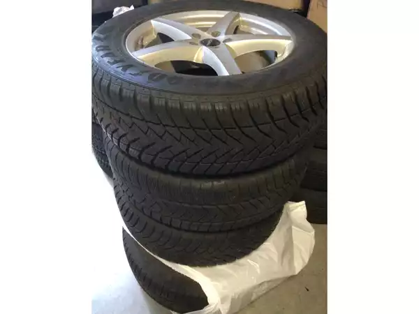 Jantes alu + Pneus hiver 18 255/60 R18 112H - Photo 2