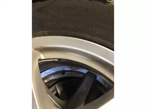 Jantes alu + Pneus hiver 18 255/60 R18 112H - Photo 3