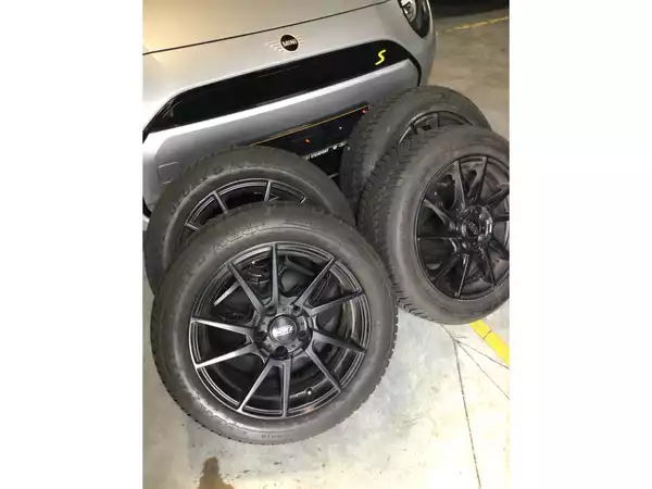 Jantes alu + Pneus hiver 15 195/60 R15 88T - Photo 1