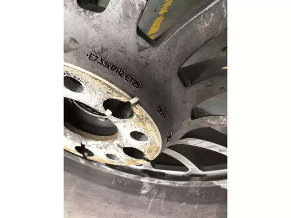 Jantes alu + Pneus hiver 17 225/50 R17 98H - Photo 2