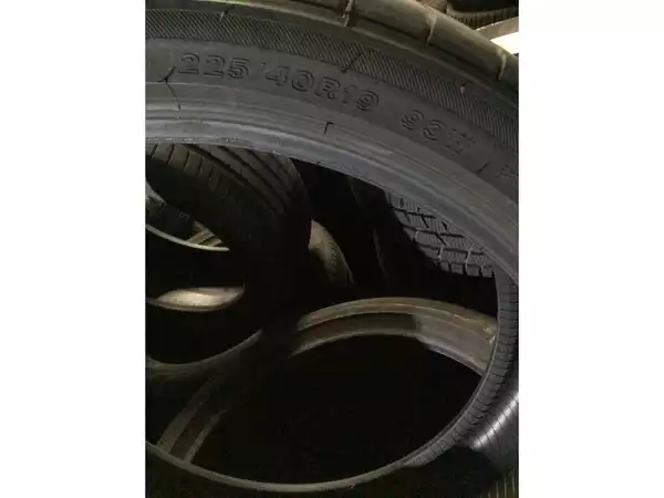 Pneus été 19 225/40 R19 93W - Photo 3