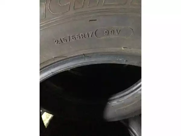 Pneus été 17 215/65 R17 99V - Photo 2