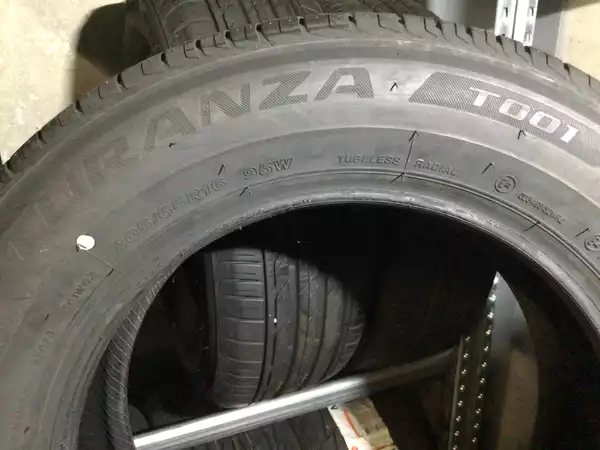 Pneus été 16 205/65 R16 95W - Photo 2