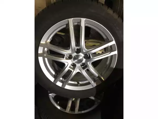 Jantes alu + Pneus été 17 205/55 R17 91V - Photo 1