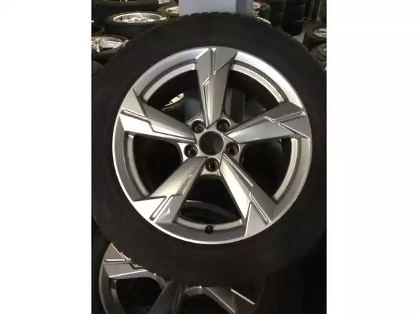 Jantes alu + Pneus hiver 18 235/55 R18 100H - Photo 1