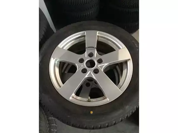 Jantes alu + Pneus hiver 17 215/60 R17 100V - Photo 1