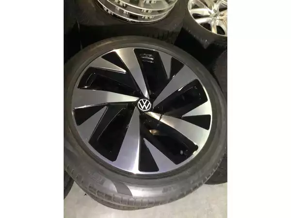 Jantes alu + Pneus été 20 255/45 R20 101T - Photo 1