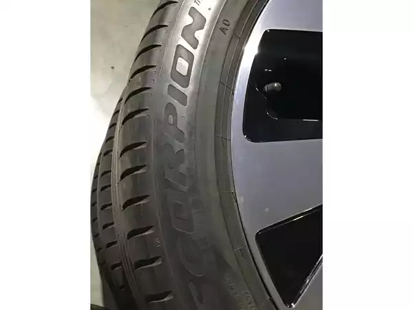 Jantes alu + Pneus été 20 255/45 R20 101T - Photo 2