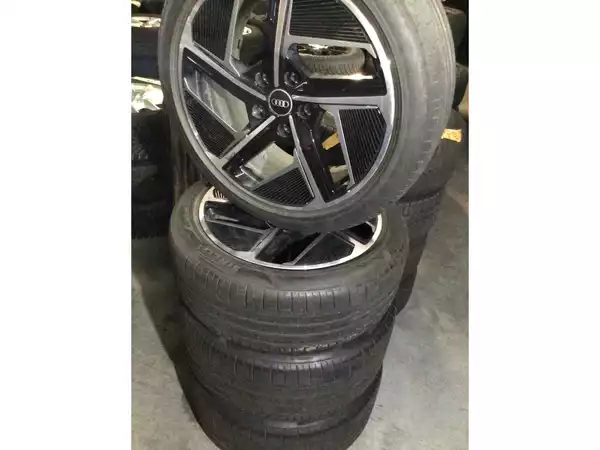 Jantes alu + Pneus été 20 245/45 R20 - Photo 2