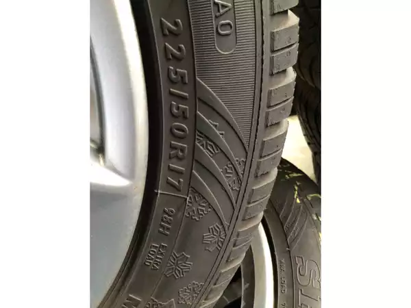 Jantes alu + Pneus hiver 17 225/50 R17 98H - Photo 3