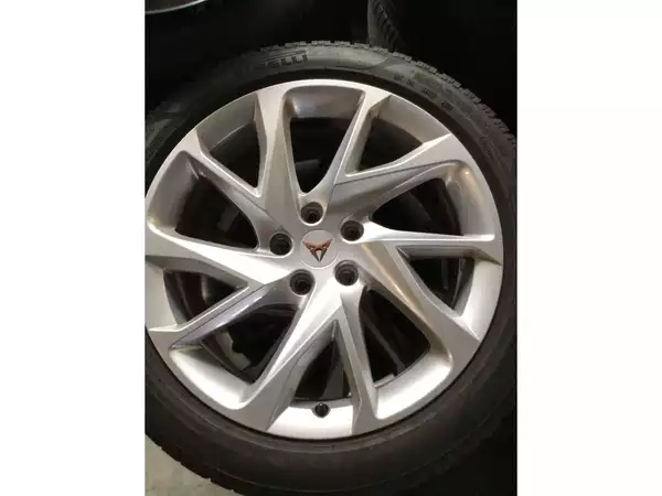 Jantes alu + Pneus hiver 18 245/45 R18 100V - Photo 1