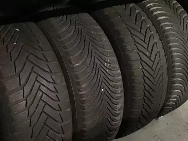 Jantes acier + Pneus hiver 16 215/60 R16 - Photo 1