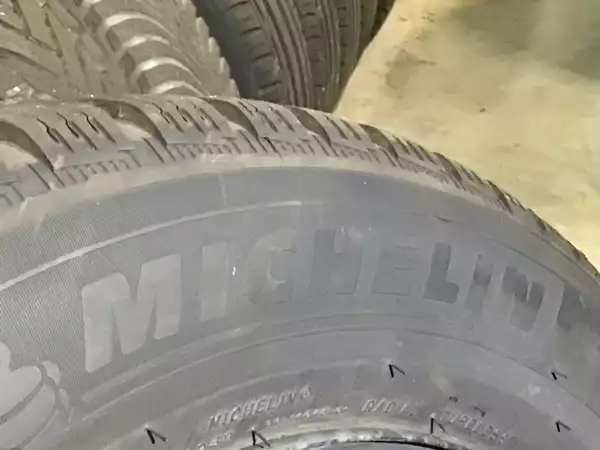 Jantes acier + Pneus hiver 16 215/60 R16 - Photo 2