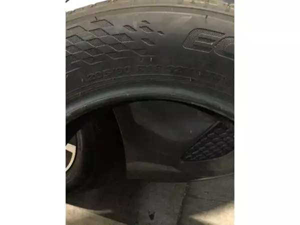 Pneus été 16 205/60 R16 92V - Photo 3