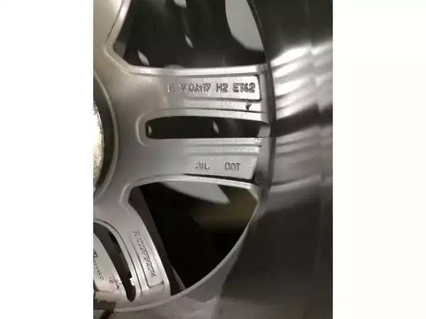 Jantes alu + Pneus hiver 17 225/50 R17 98H - Photo 3