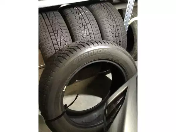 Pneus hiver 18 225/60 R18 104H - Photo 1