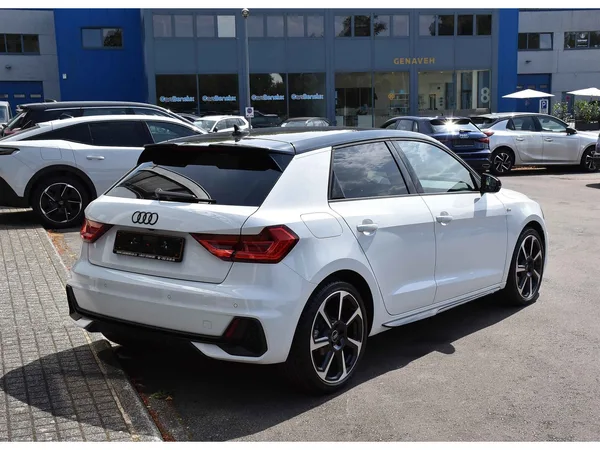 Audi A1 Sportback 30 TFSI S-Line S-Tronic Adrenalin Black Edition - Photo 3