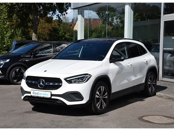 Mercedes-Benz GLA 200 Progressive 7G-Tronic PANO GPS CAM LANE  - Photo 2