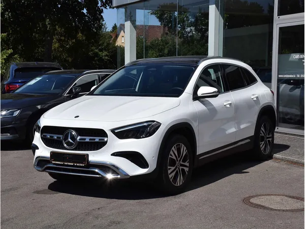 Mercedes-Benz GLA 200 CDI Progressive 8G-Tronic PANO CHFF ADD LANE GPS CAM 1° MAIN - Photo 2
