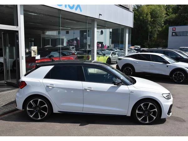 Audi A1 Sportback 30 TFSI S-Line S-Tronic Adrenalin Black Edition - Photo 2