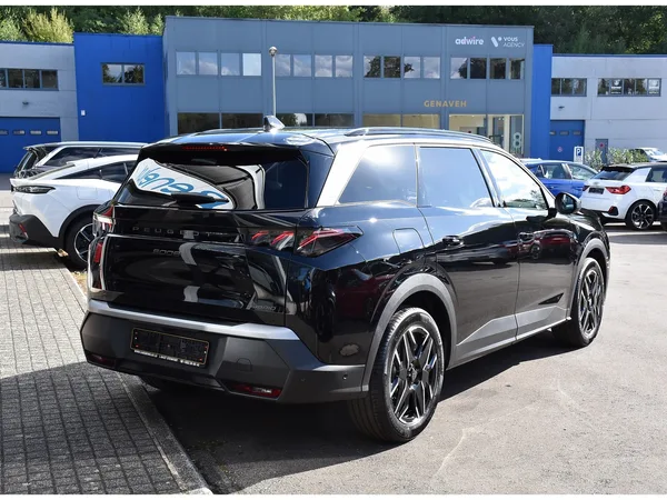 Peugeot 5008 Hybrid 145 GT Exclusive e-DCS6 PANO ACC CAM360 NEUF - Photo 3