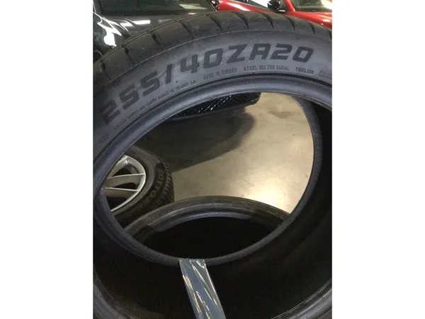 Pneus été 20 255/40 R20 101Y - Photo 2